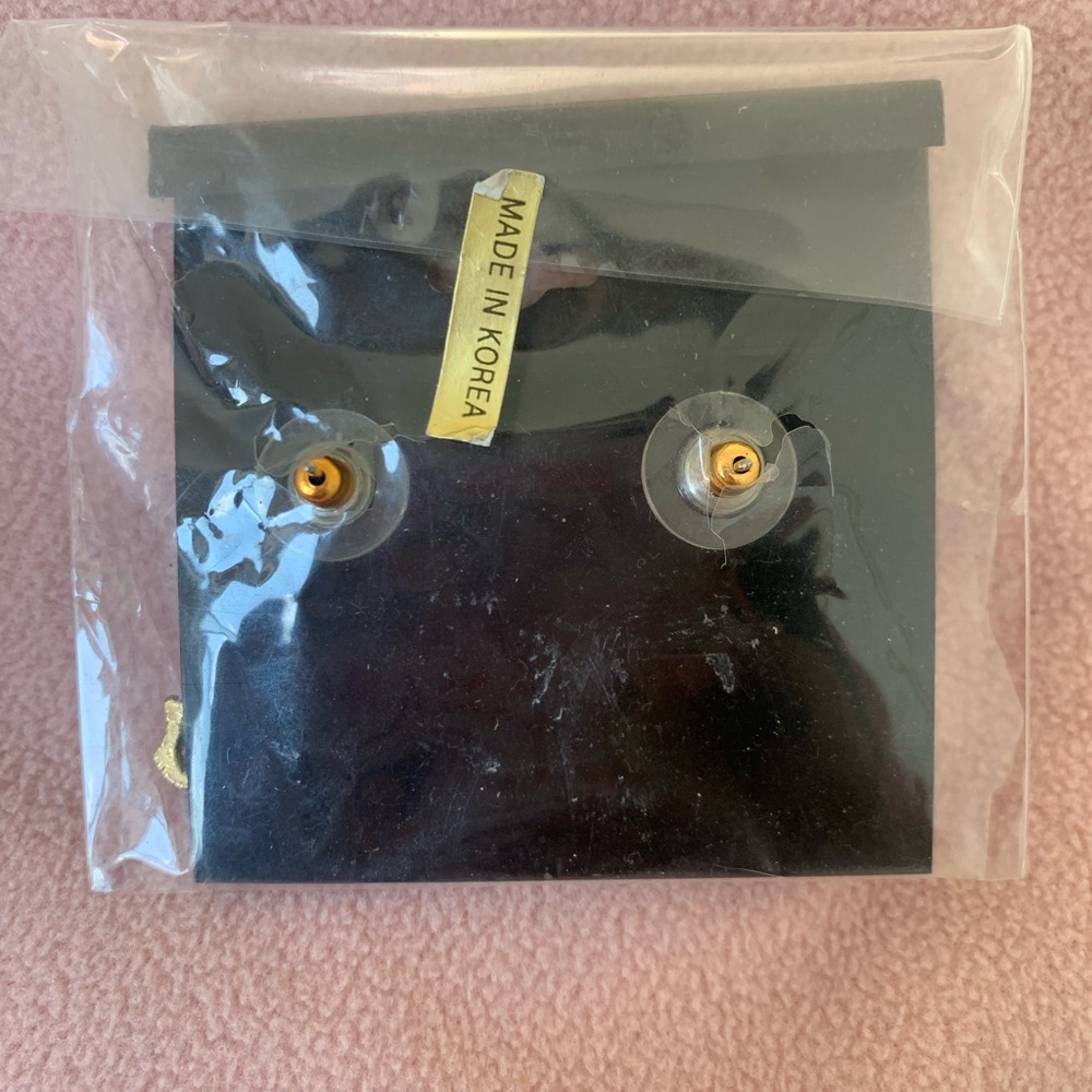 NBA LAKERS Design Dangle Earrings - Picture 3 of 3